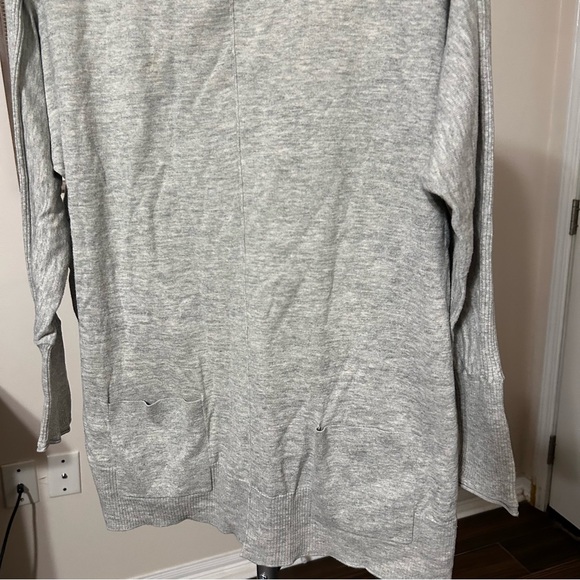 Lilly Pulitzer Joslyn Coolmax Oversized Tunic Sweater M Gray Pockets - Picture 6 of 10